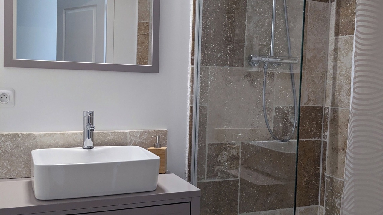 Photo of Bathroom in Reauville