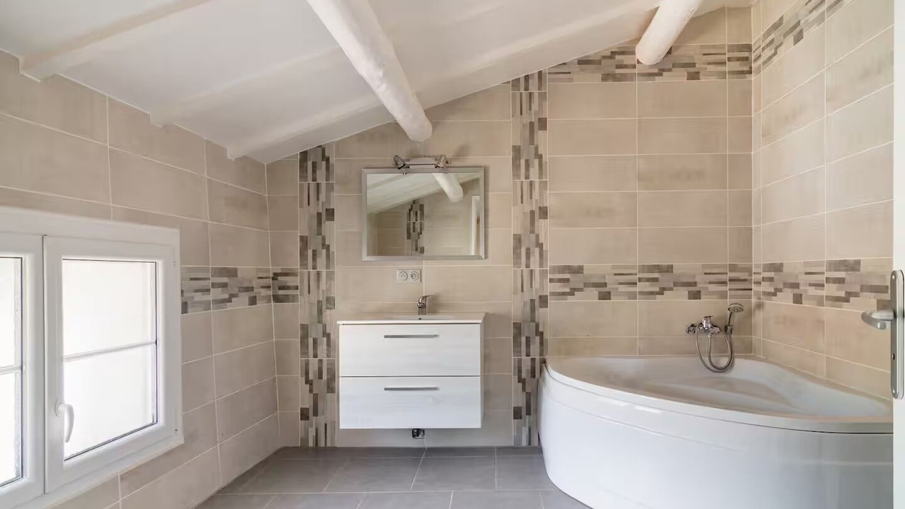 Photo of Bathroom in La Baume-de-Transit