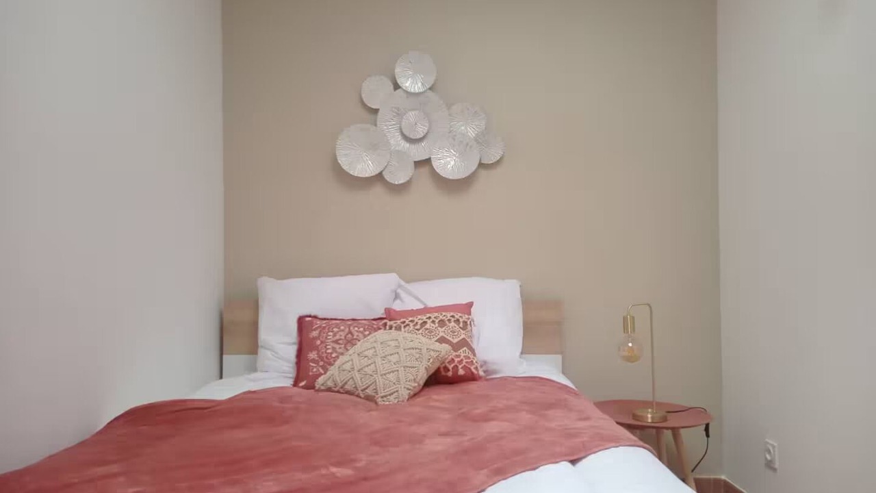 Photo of Bedroom in La Baume-de-Transit