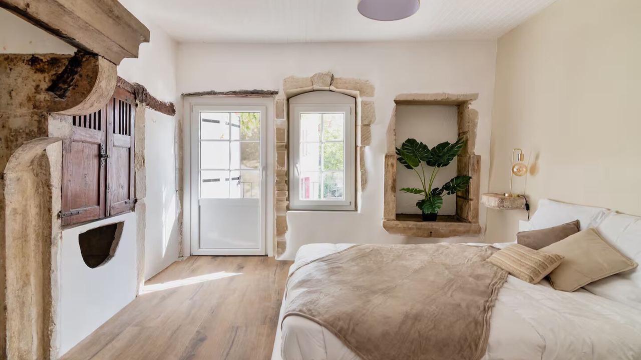 Photo of Bedroom in La Baume-de-Transit