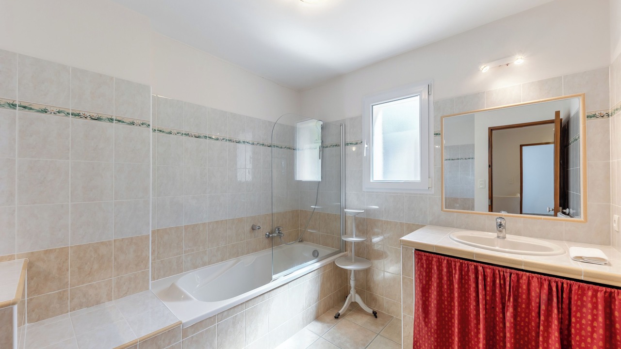 Photo of Bathroom in Venasque