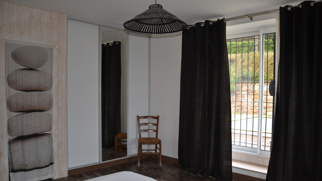 Photo of Bedroom in Cours