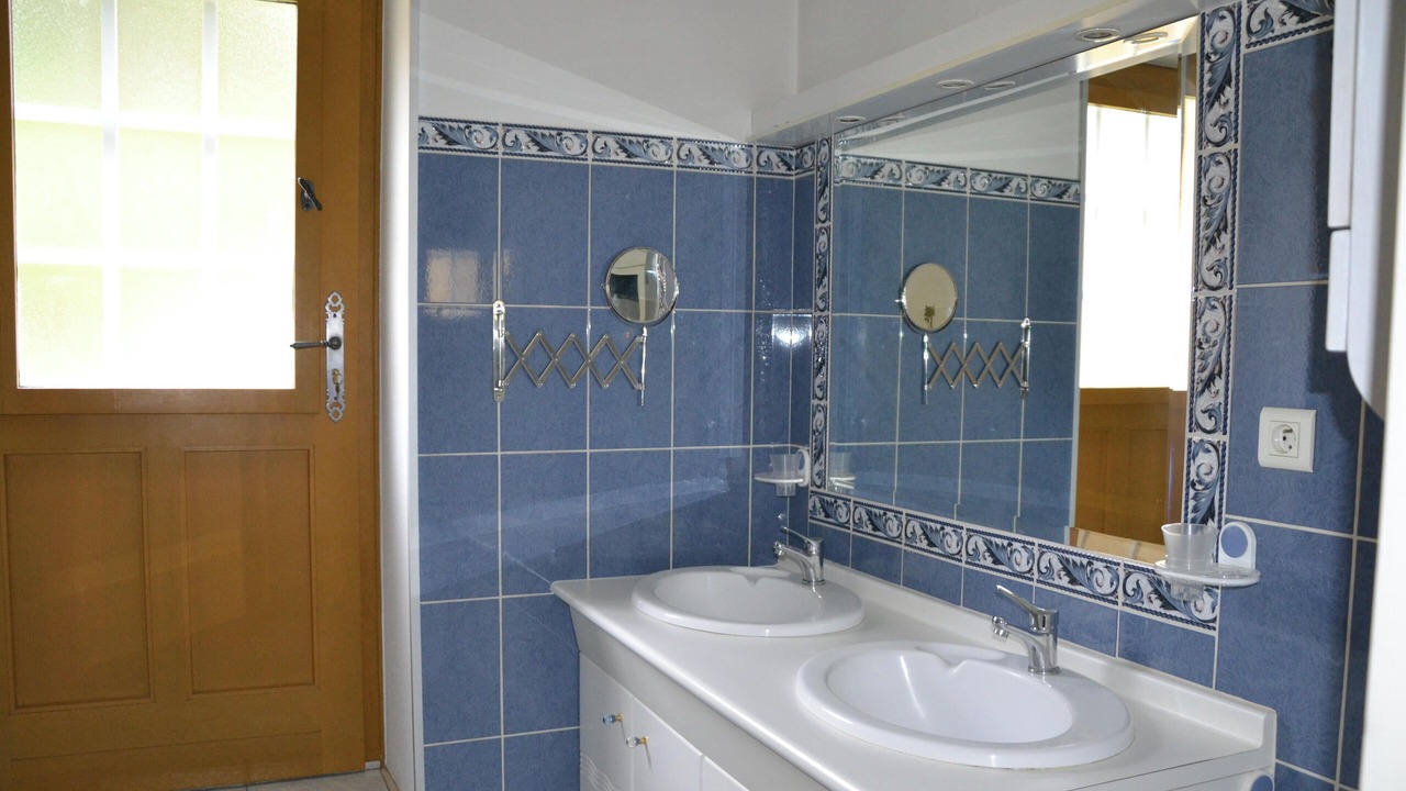 Photo of Bathroom in Cours