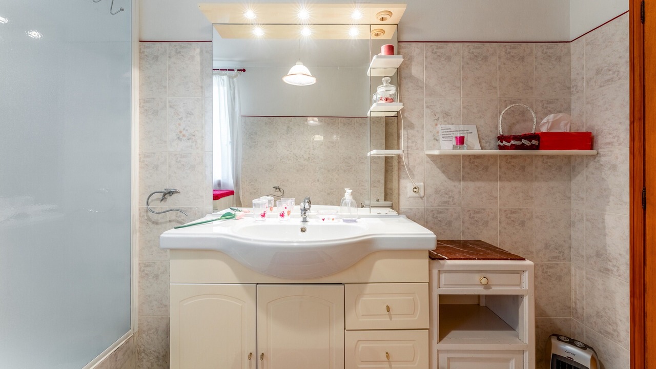 Photo of Bathroom in Entrechaux