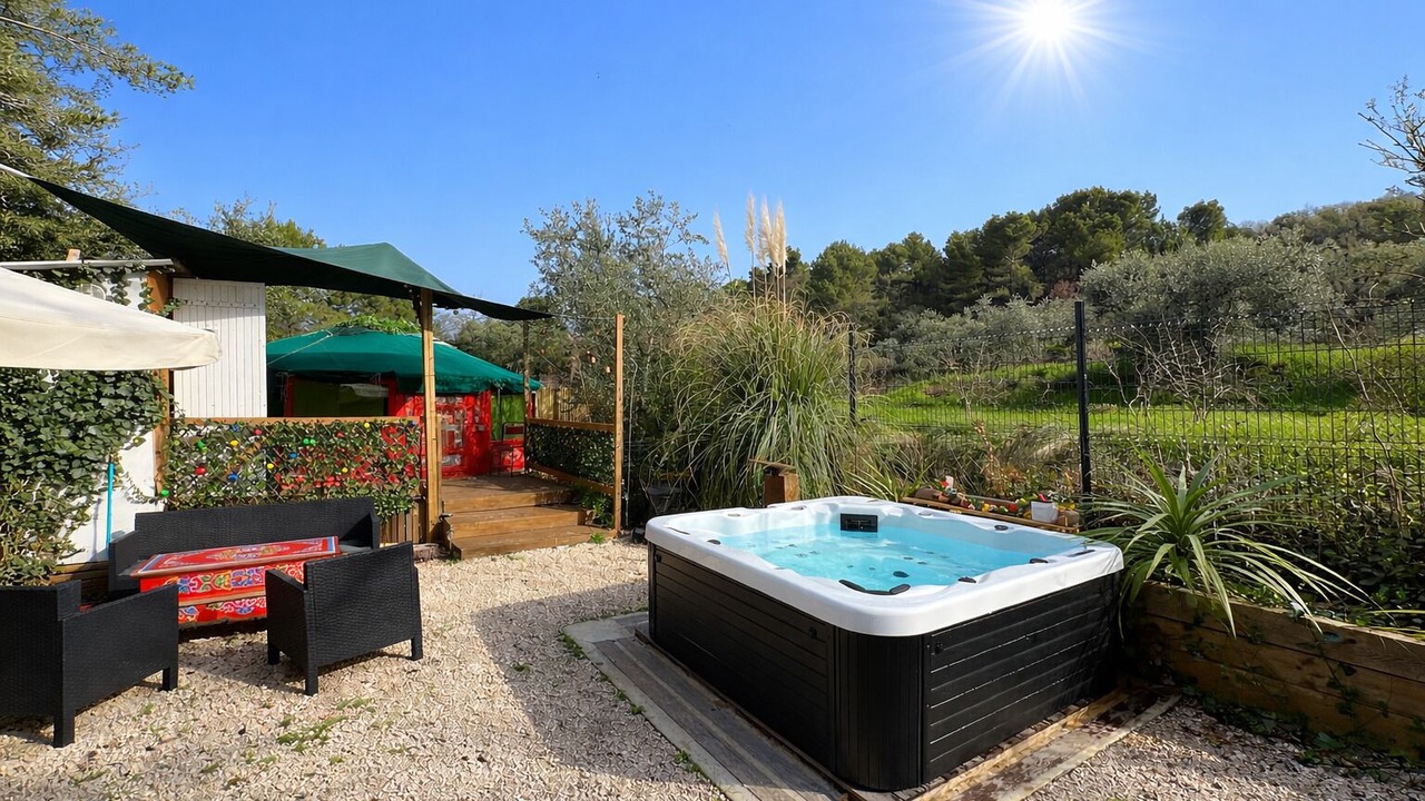 Photo of Outdoor in La Roque-sur-Pernes
