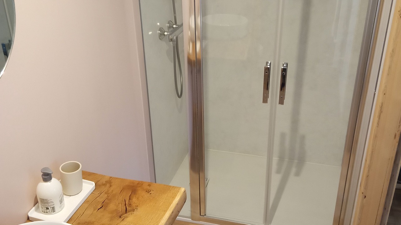 Photo of Bathroom in Hadol