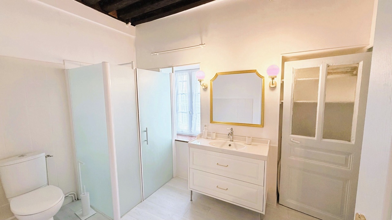Photo of Bathroom in Saint-Etienne-en-Bresse
