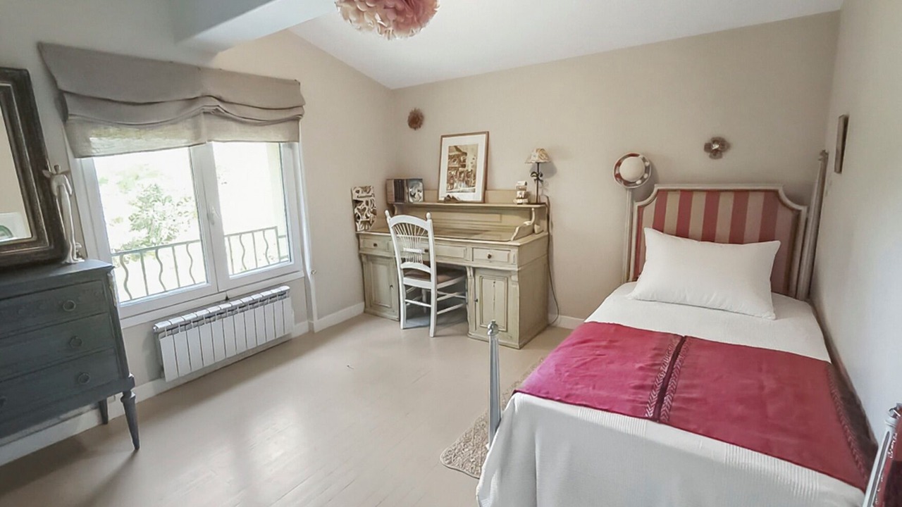 Photo of Bedroom in Anneyron