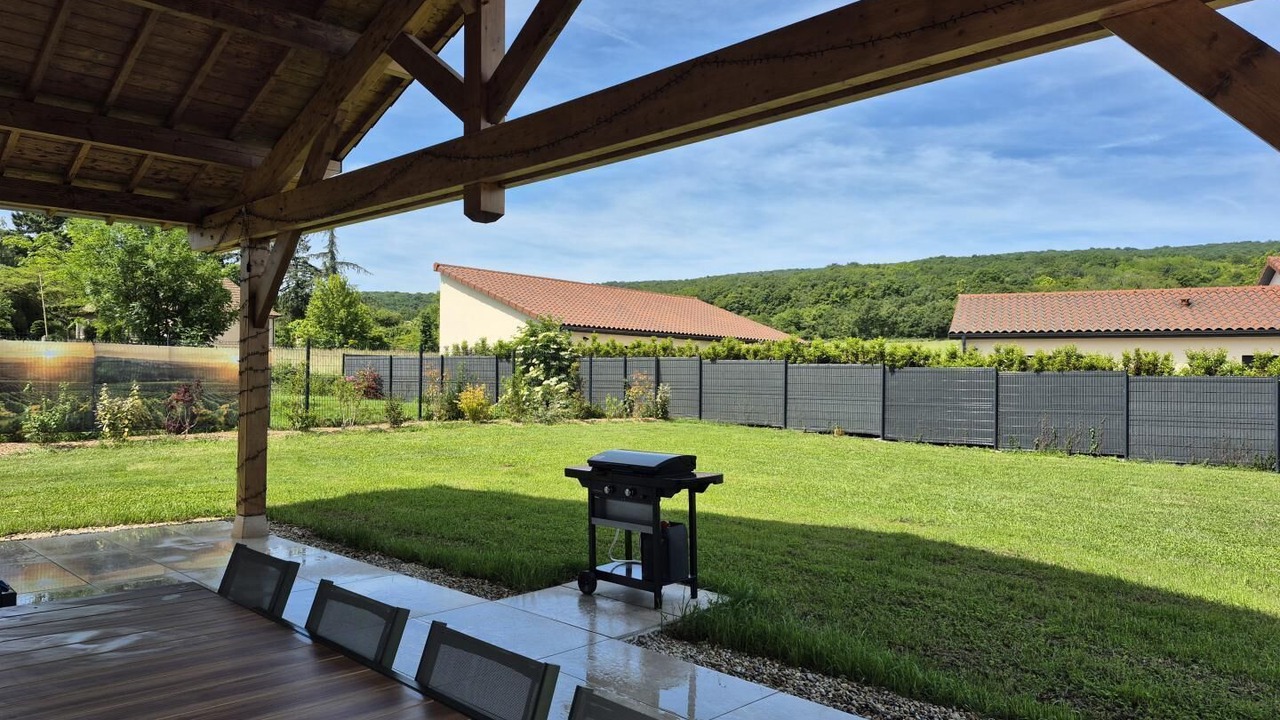 Photo of Patio Balcony in Jugy