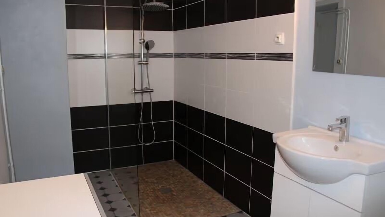Photo of Bathroom in Sommant