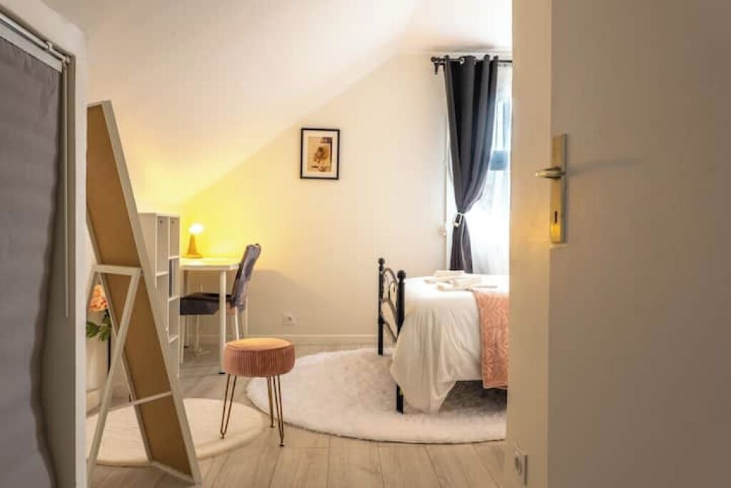 Photo of Bedroom in Courcouronnes