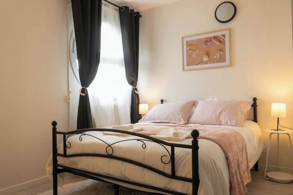 Photo of Bedroom in Courcouronnes