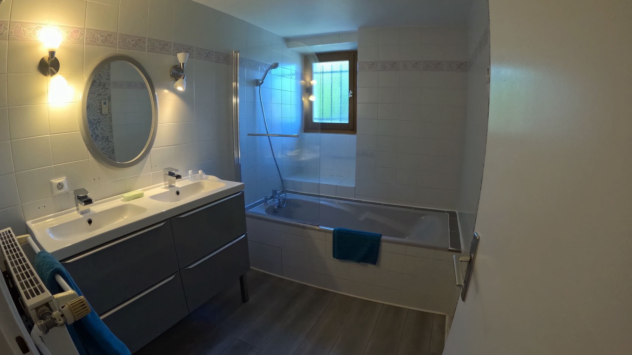 Photo of Bathroom in Vaulnaveys-le-Haut