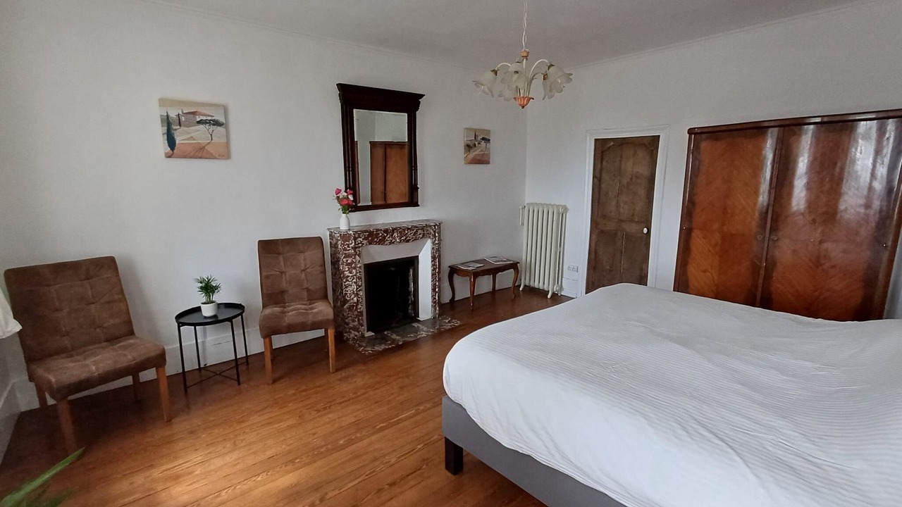 Photo of Bedroom in Tournus