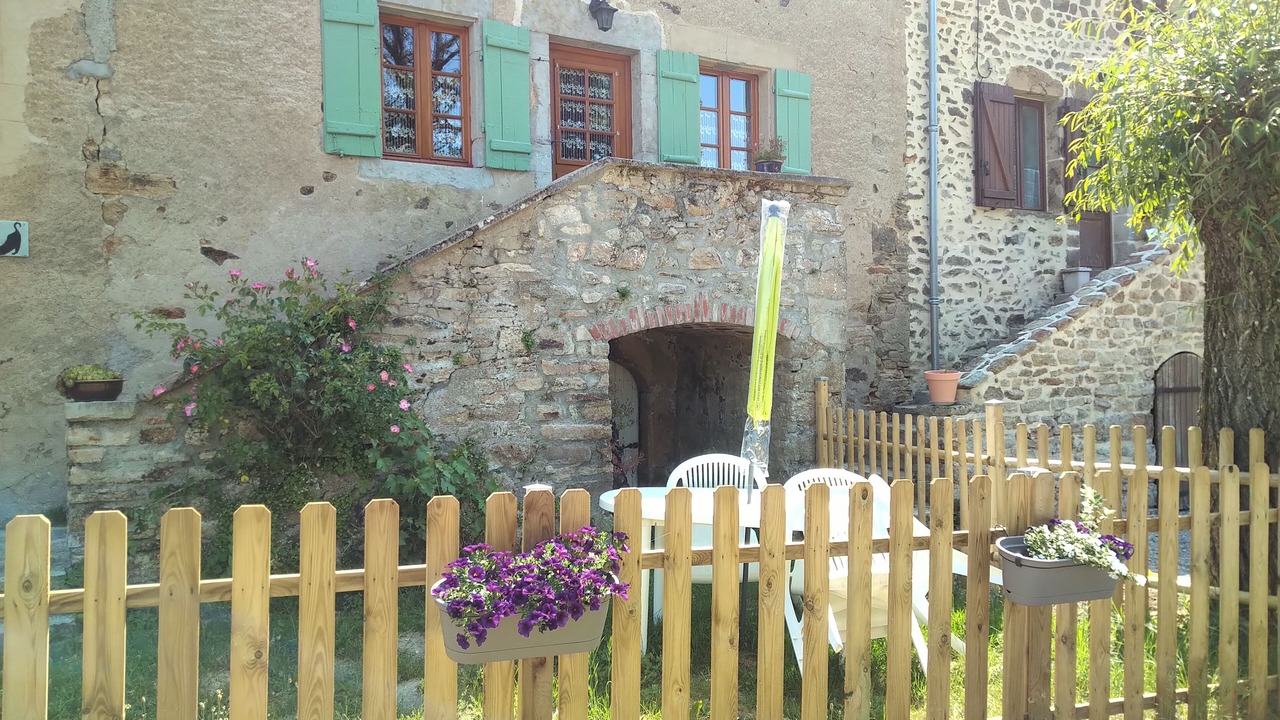 Photo of Patio Balcony in Montreuillon