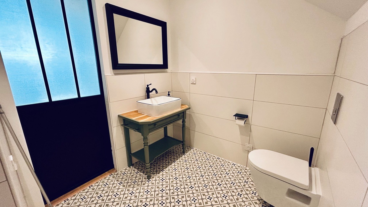 Photo of Bathroom in Menotey