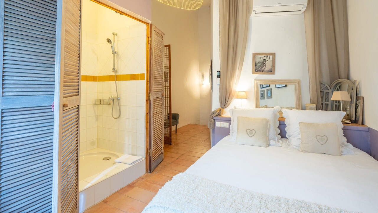 Photo of Bedroom in Suze-la-Rousse