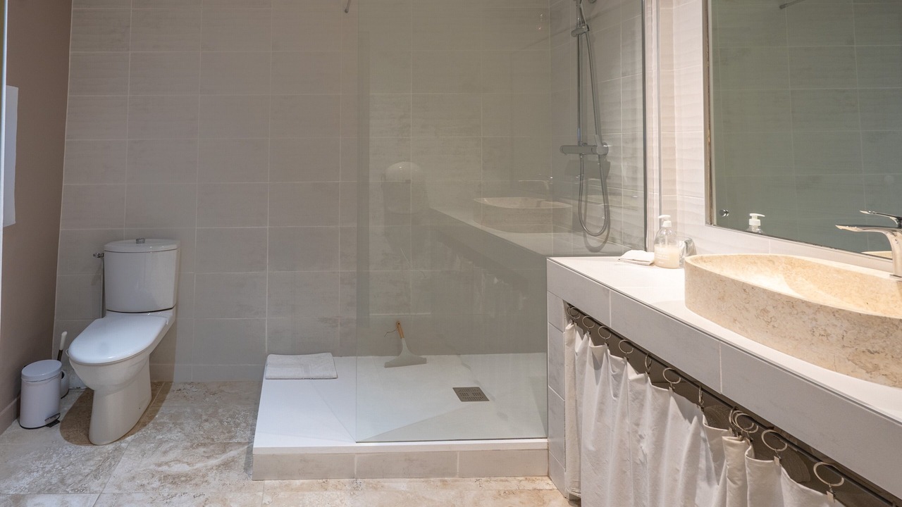 Photo of Bathroom in Suze-la-Rousse