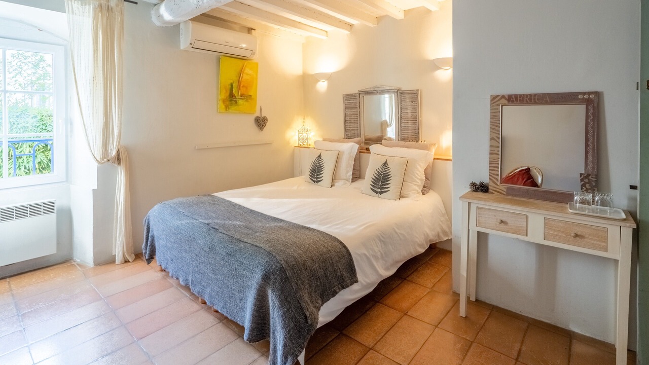 Photo of Bedroom in Suze-la-Rousse