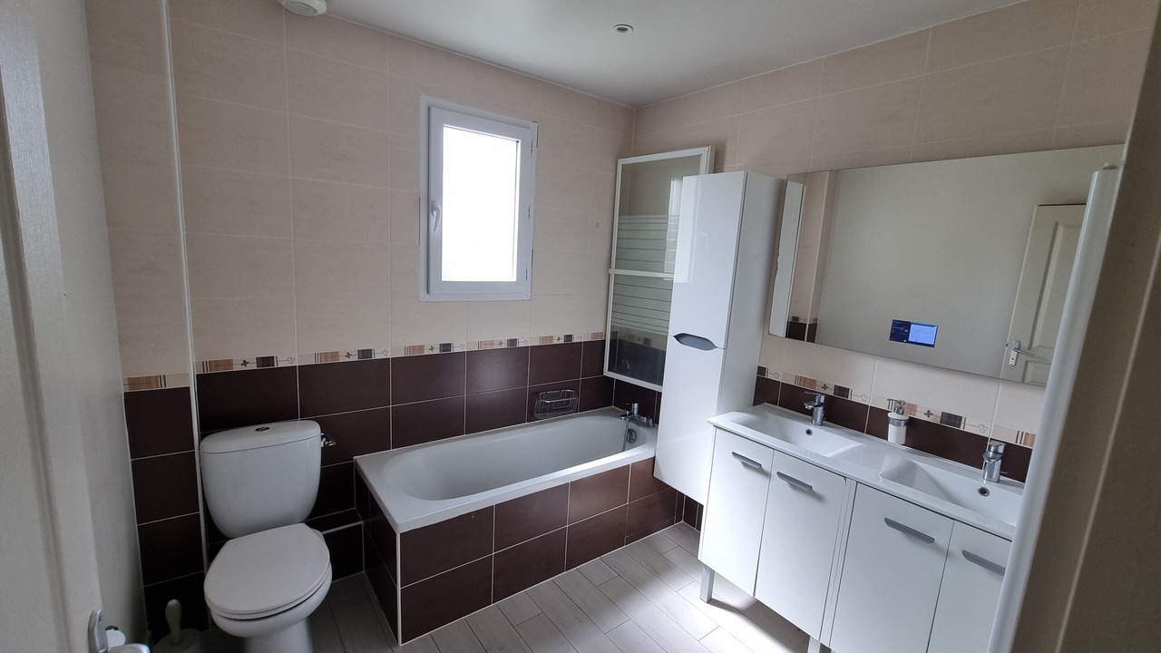 Photo of Bathroom in Sainte-Genevieve-des-Bois