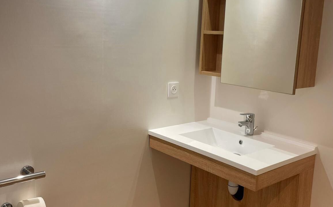 Photo of Bathroom in Faubourg-Raines
