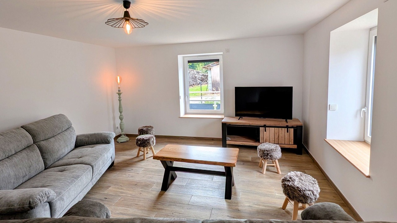Photo of Livingroom in Les Fessey