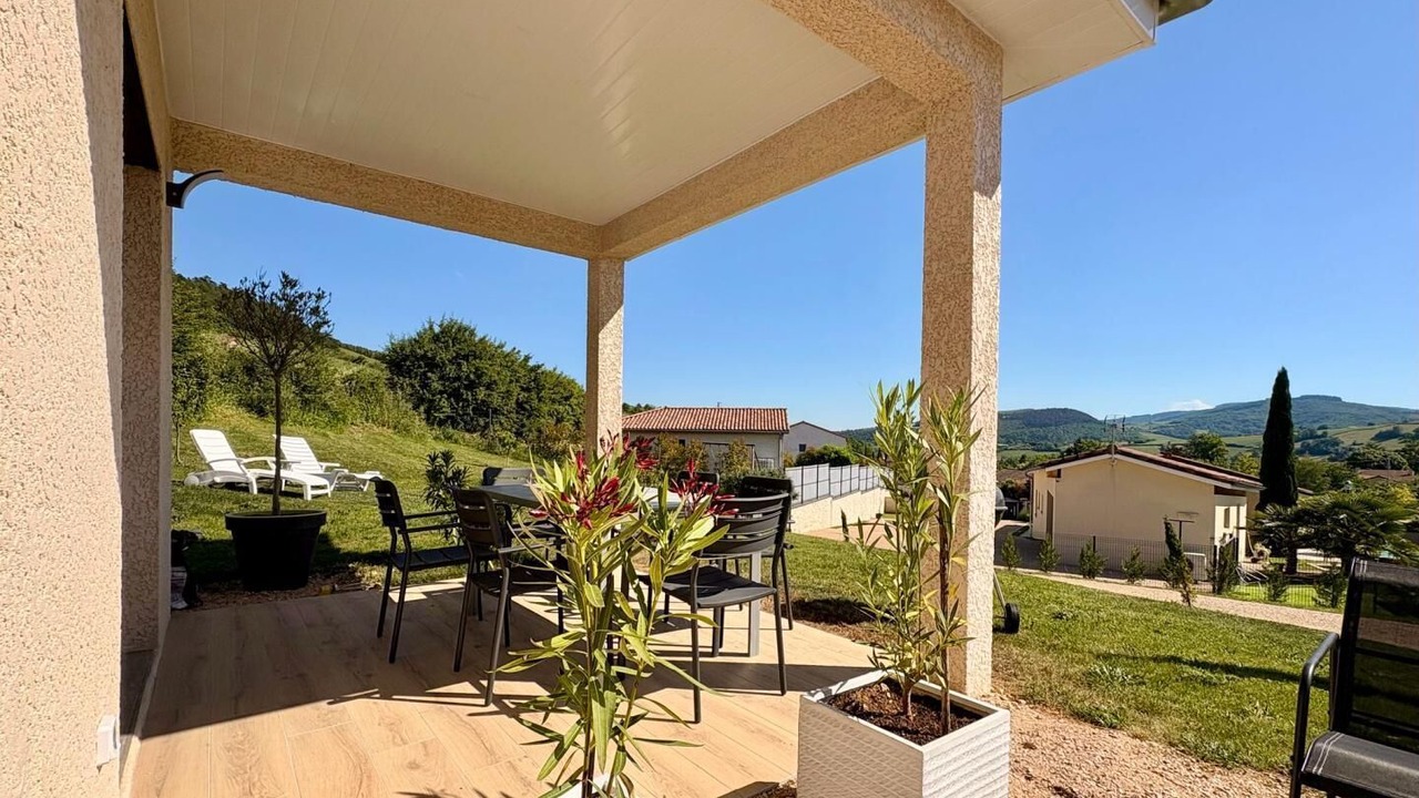 Photo of Outdoor in La Roche-Vineuse