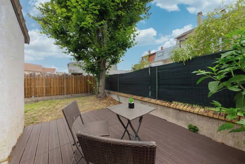 Photo of Patio Balcony in Sainte-Genevieve-des-Bois