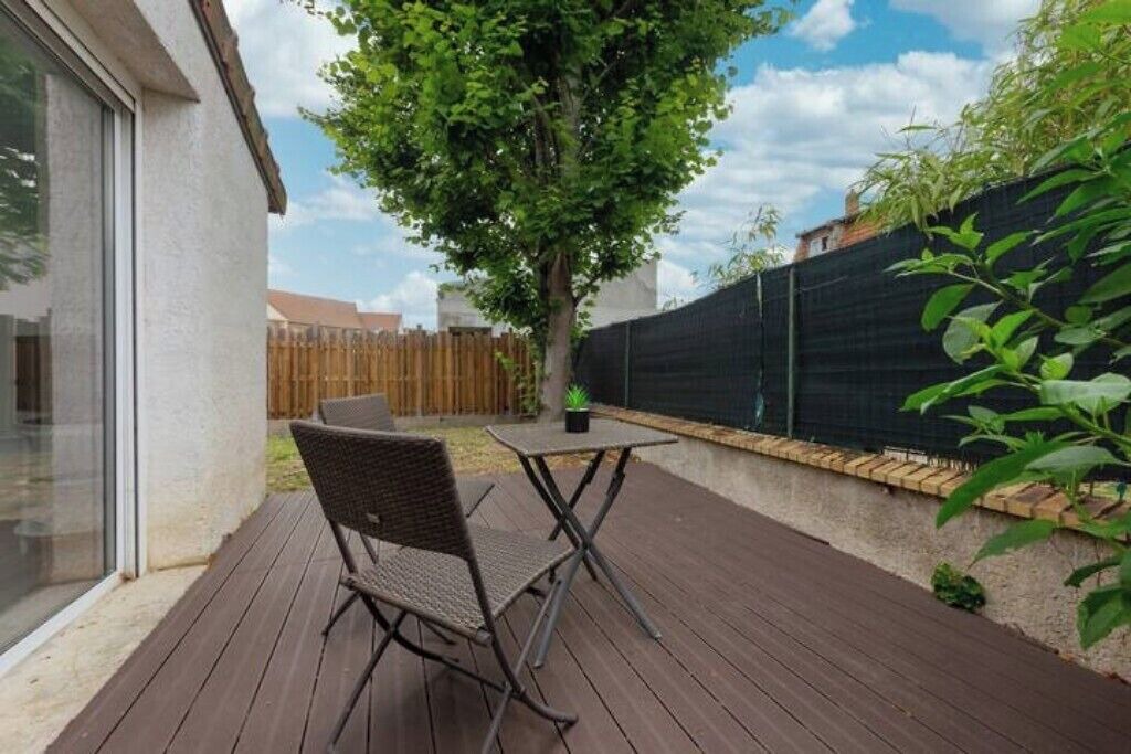 Photo of Patio Balcony in Sainte-Genevieve-des-Bois