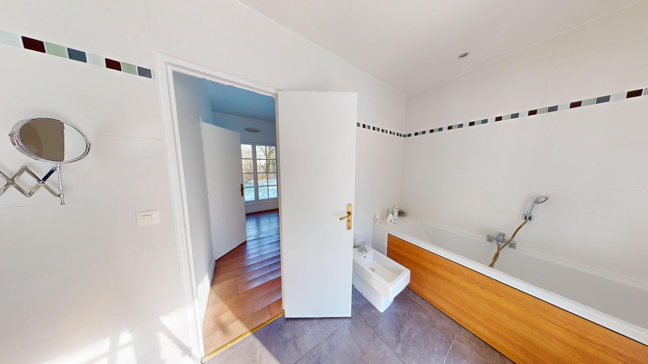 Photo of Bathroom in Dampierre-en-Yvelines