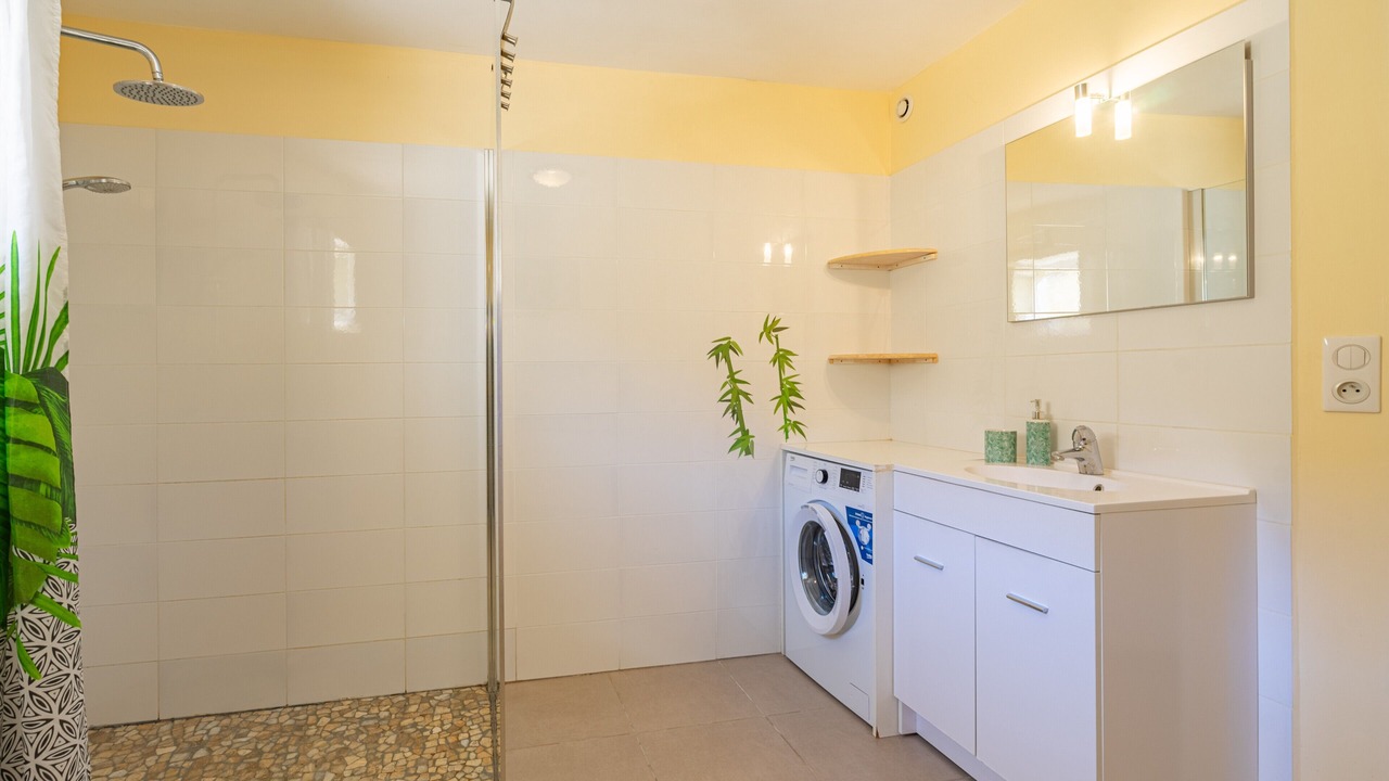 Photo of Bathroom in Allas-Bocage
