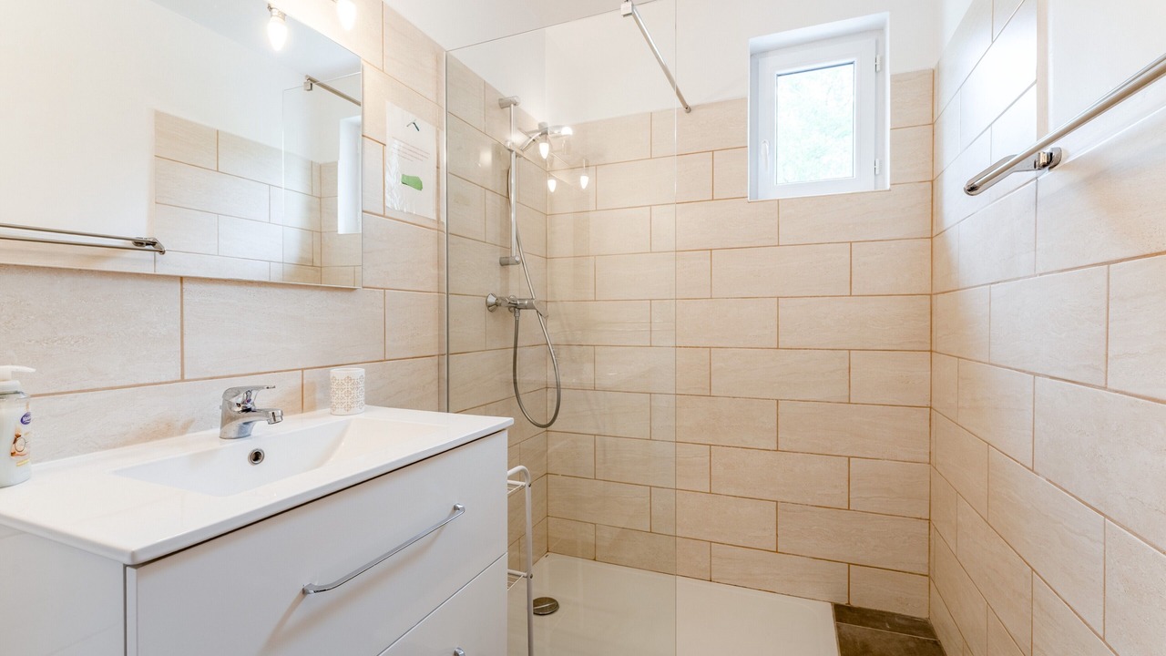 Photo of Bathroom in Rousset-les-Vignes