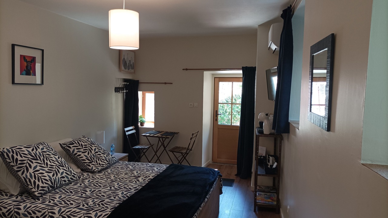 Photo of Bedroom in Chateauneuf-du-Rhone
