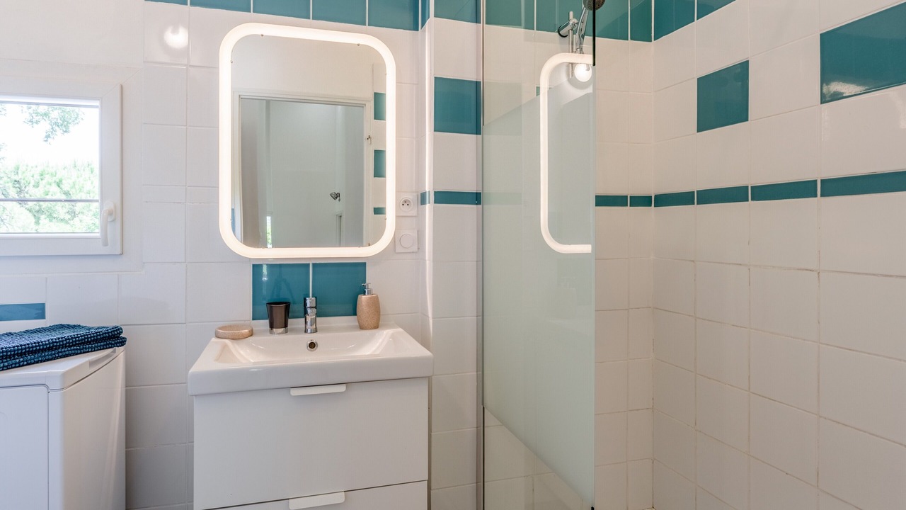 Photo of Bathroom in Entrechaux