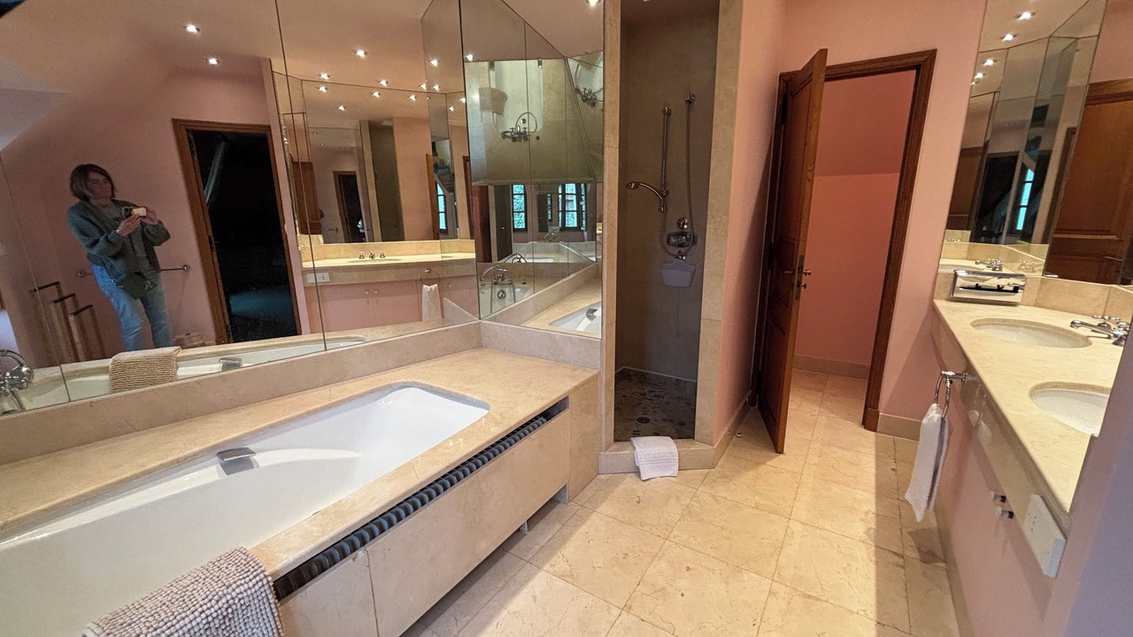 Photo of Bathroom in Saint-Pere