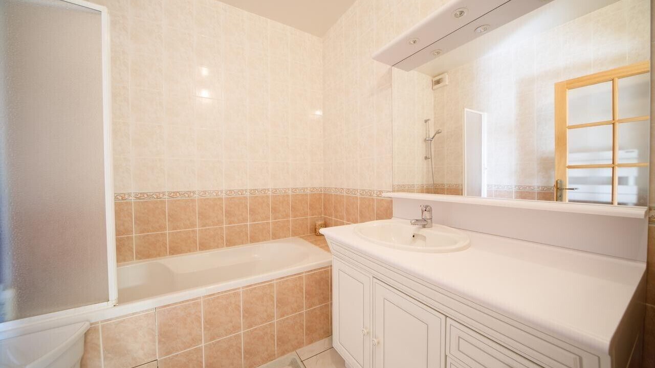 Photo of Bathroom in Valuejols