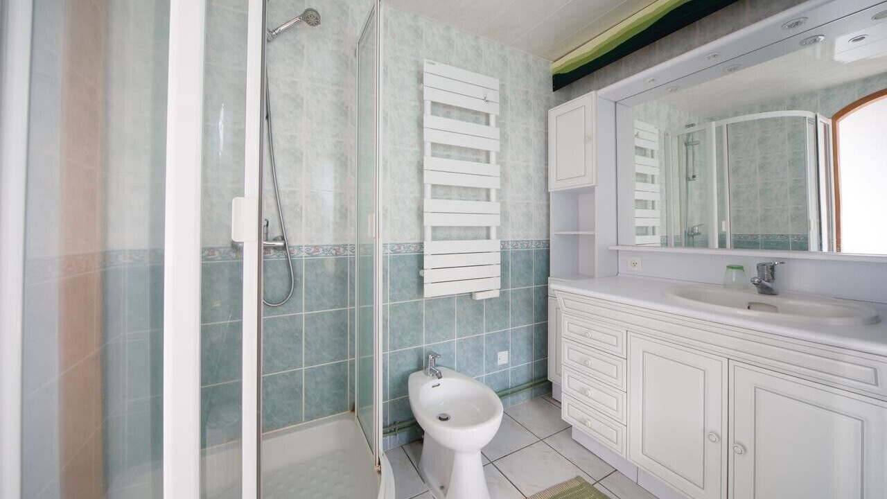 Photo of Bathroom in Valuejols