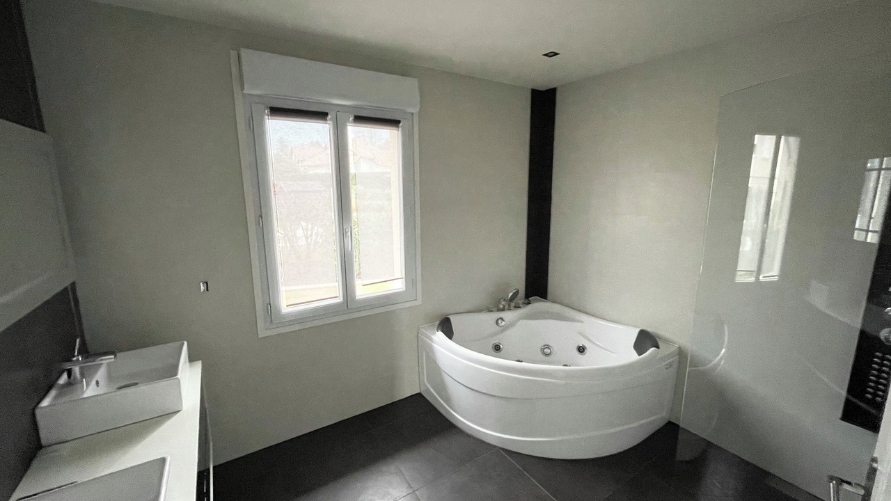 Photo of Bathroom in Saint-Genis-Pouilly