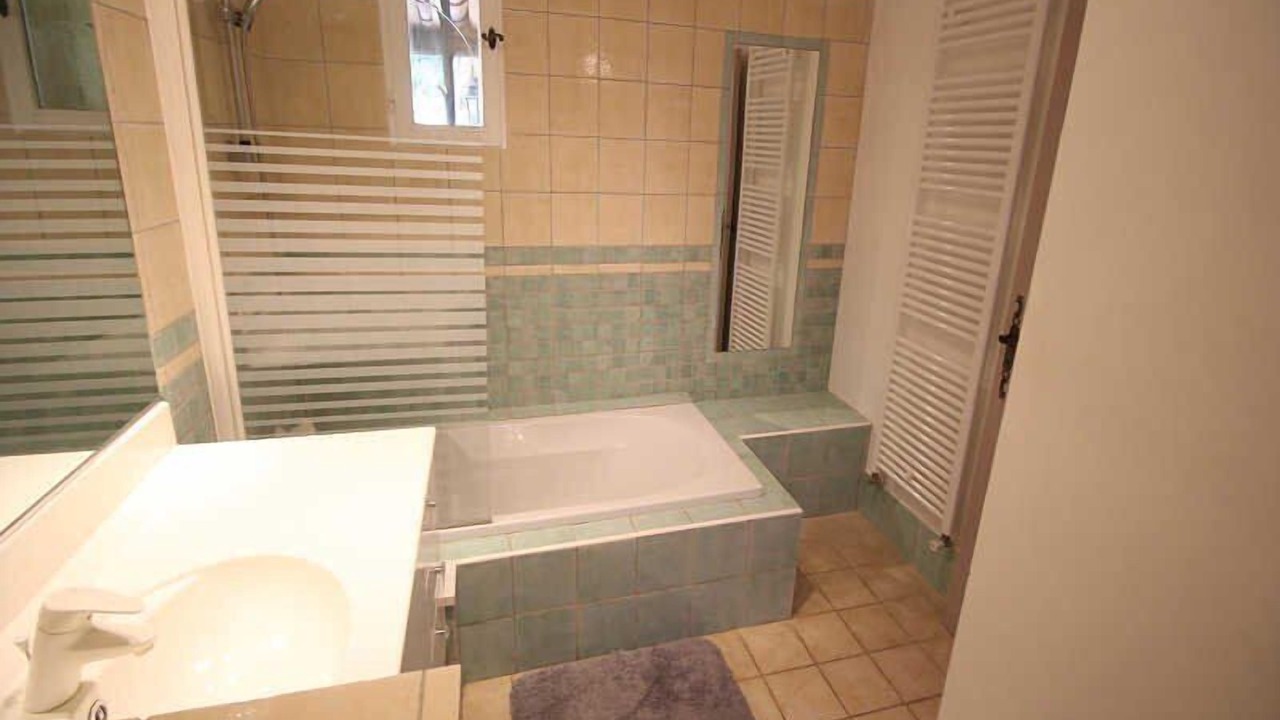 Photo of Bathroom in Puymeras