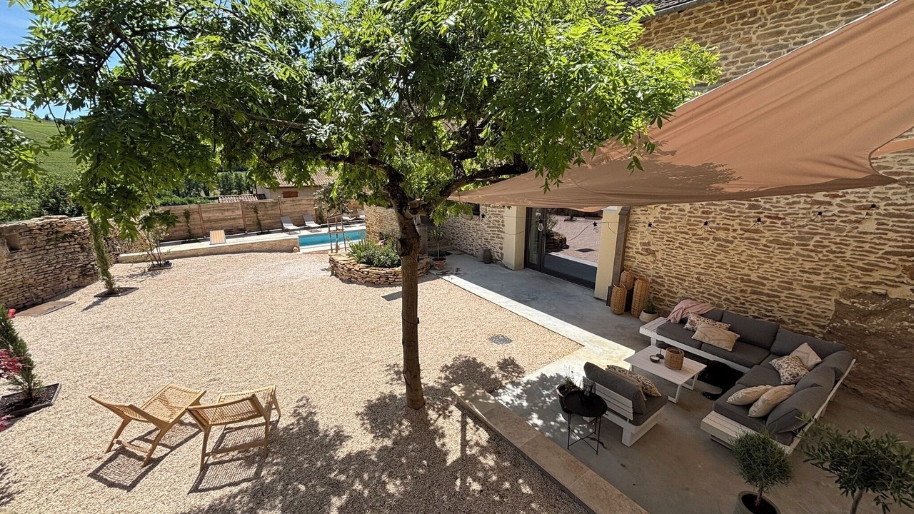 Photo of Patio Balcony in Maconnais Beaujolais Agglomeration