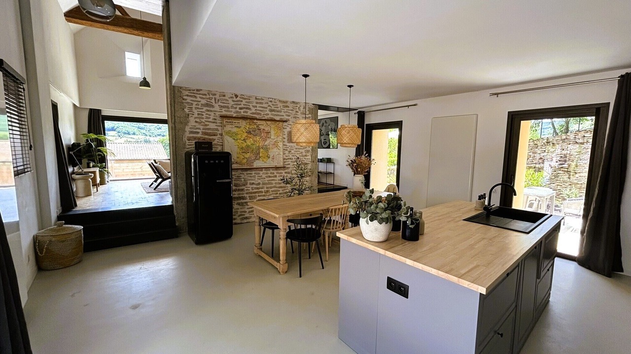 Photo of Kitchen in Maconnais Beaujolais Agglomeration