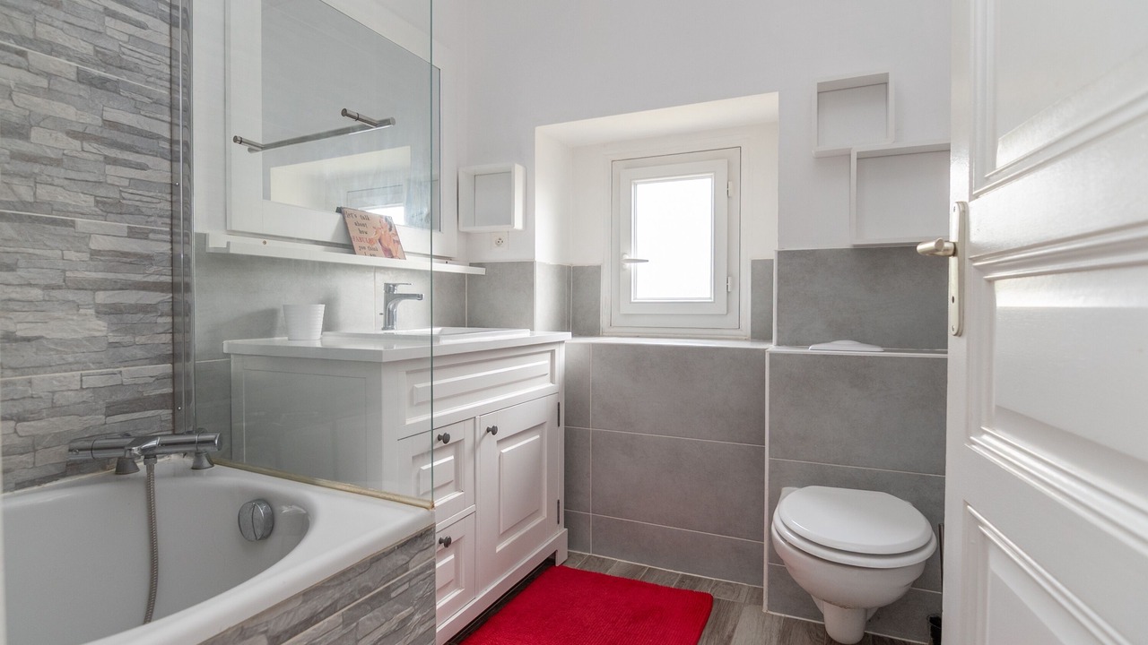 Photo of Bathroom in Jully-les-Buxy
