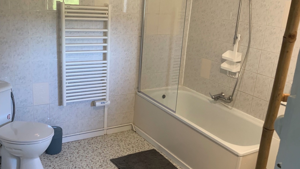 Photo of Bathroom in La Roche-Vineuse