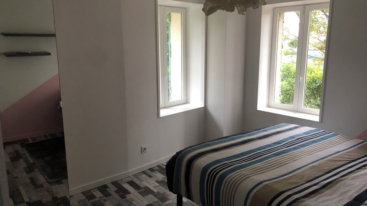 Photo of Bedroom in Albon