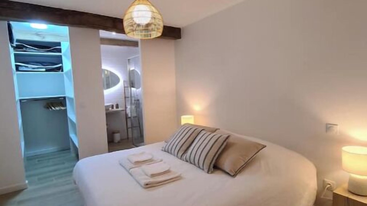 Photo of Bedroom in Taulignan