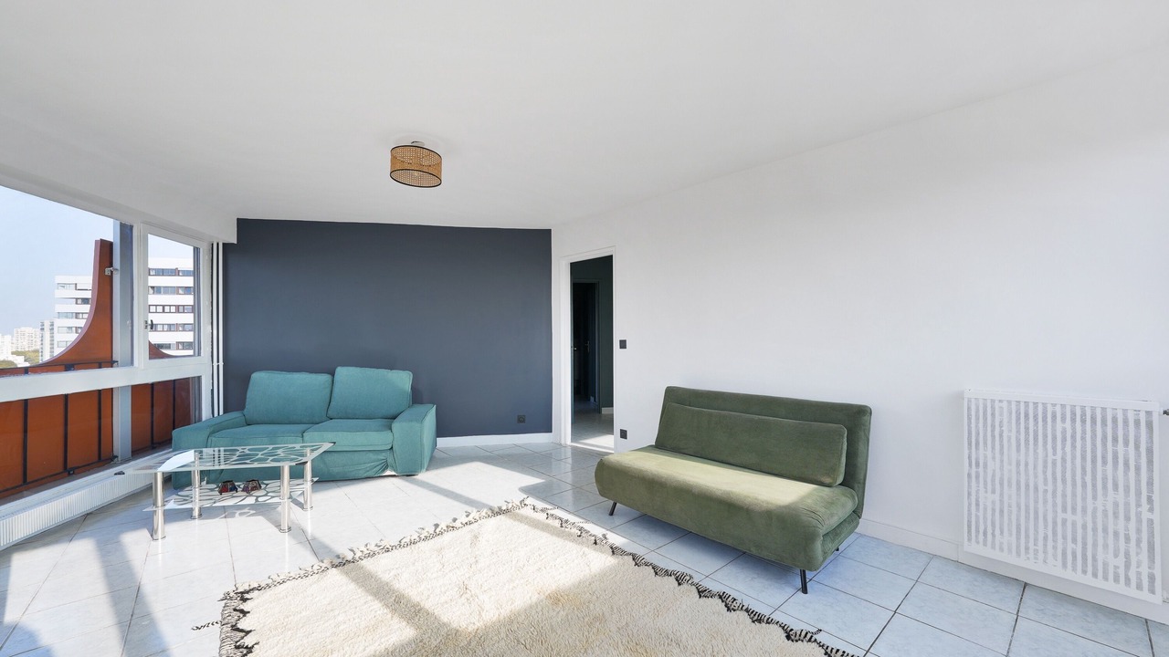 Photo of Livingroom in Breche - Prefecture
