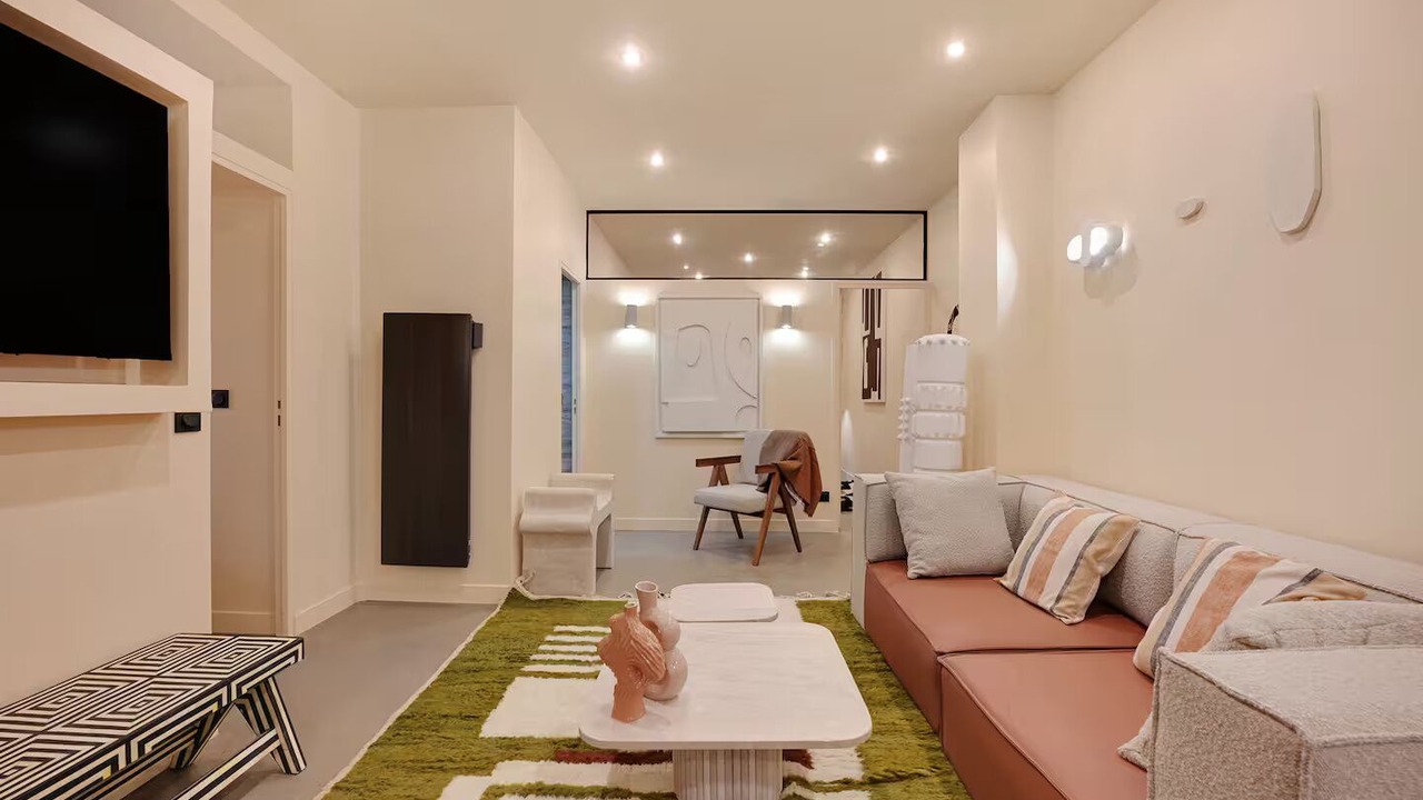 Photo of Livingroom in Archives
