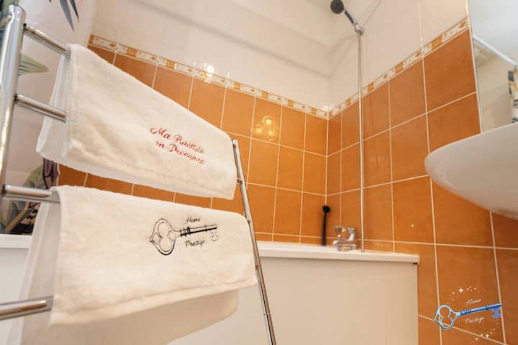 Photo of Bathroom in Loriol-du-Comtat