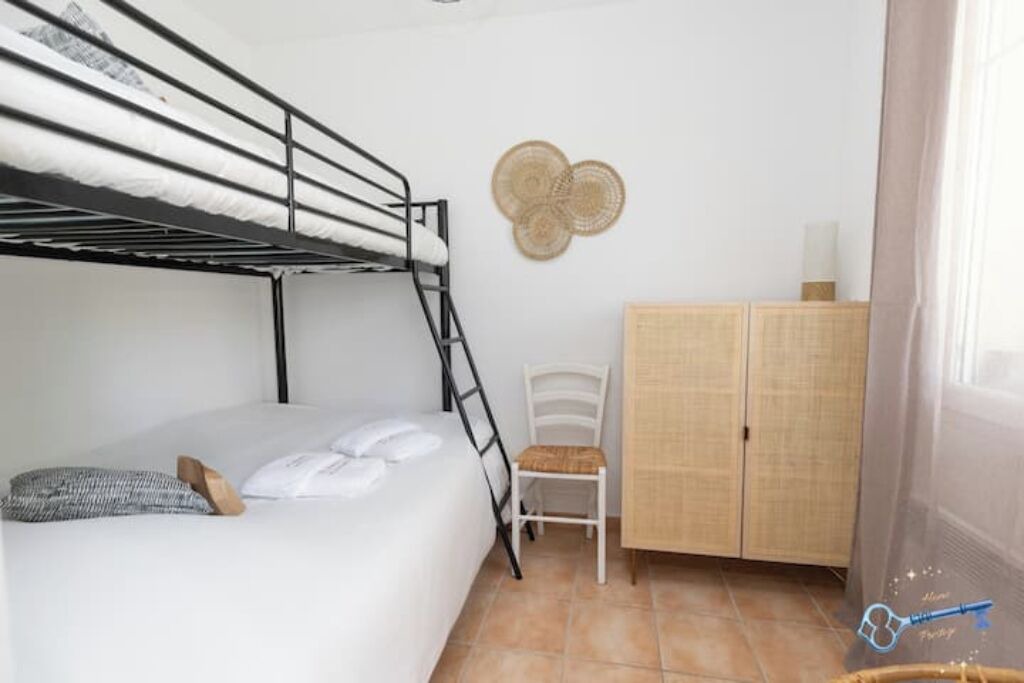 Photo of Bedroom in Loriol-du-Comtat