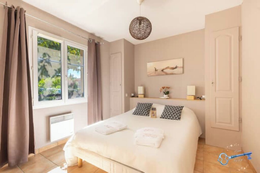 Photo of Bedroom in Loriol-du-Comtat